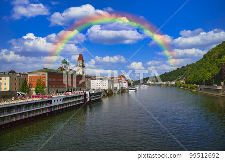 多瑙河沿岸美麗的城市 99512692