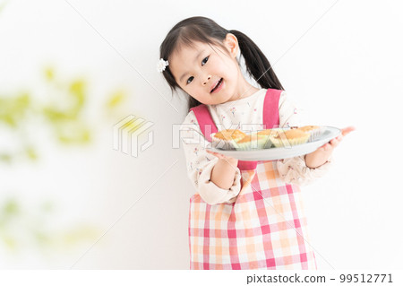 5 year old child making sweets 5 year old child making sweets 99512771