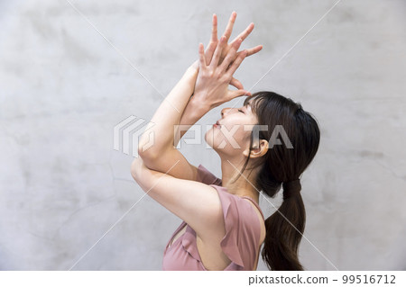 一個小伙子瑜伽 99516712