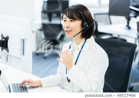 operator in white 99517466