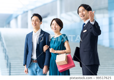 Business businessman sales couple couple middle school concierge real estate 99517625