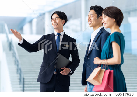 Business businessman sales couple couple middle school concierge real estate 99517636