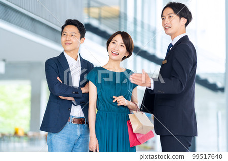 Business businessman sales couple couple middle school concierge real estate 99517640