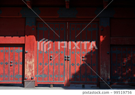 <Tokyo> University of Tokyo Akamon 99519756