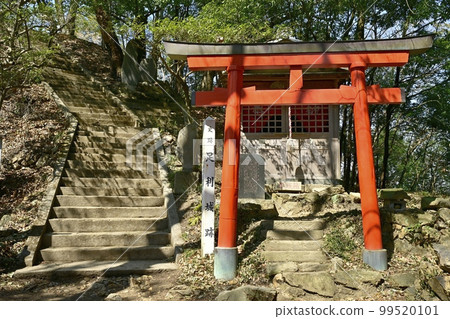 Torii gate at Inari Shrine on the stone steps leading to Mitake Shrine at the summit of Mt. Ryogaki, Ashikaga City Torii gate at Inari Shrine on the stone steps leading to Mitake Shrine at the summit of Mt. Ryogaki, Ashikaga City 99520101
