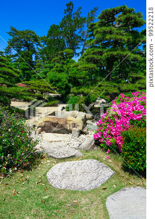 Tamamo Park in spring Hiunkaku Garden (Takamatsu City, Kagawa Prefecture) Tamamo Park in spring Hiunkaku Garden (Takamatsu City, Kagawa Prefecture) 99522218