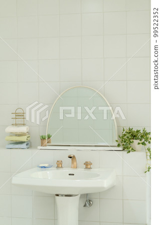 洗手間水槽和鏡子 99522352