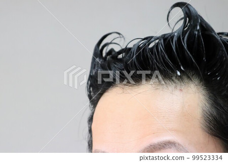 Japanese man in the middle of shampooing Japanese man in the middle of shampooing 99523334