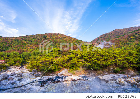 雲仙地獄風景(秋葉風景)``蒸汽和硫磺岩''``長崎縣雲仙市雲仙地獄風景'' 雲仙地獄風景(秋葉風景)``蒸汽和硫磺岩''``長崎縣雲仙市雲仙地獄風景'' 99523365