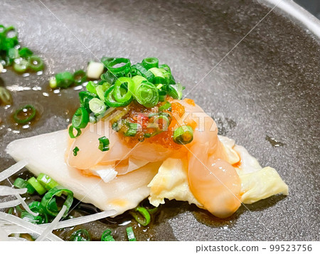 Fugu sashimi 99523756