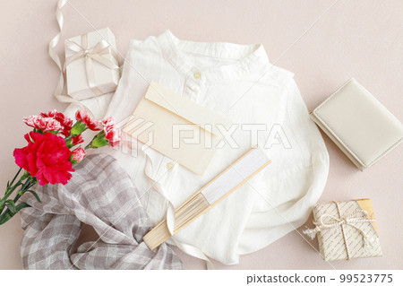 Gift selection of ladies' items Image of Mother's Day Pink background 99523775