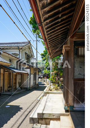 Kitamae-bune port of call facing Tsuruga Bay (Minami-Echizen Town, Fukui Prefecture) Kitamae-bune port of call facing Tsuruga Bay (Minami-Echizen Town, Fukui Prefecture) 99524355