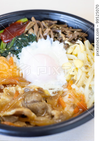 Delicious bibimbap 99525070