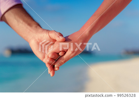 在馬爾代夫度蜜月。浪漫的度假勝地 99526328