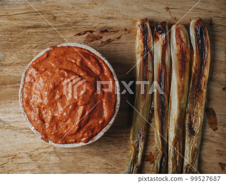 calcots and romesco sauce typical of Catalonia, Spain 99527687