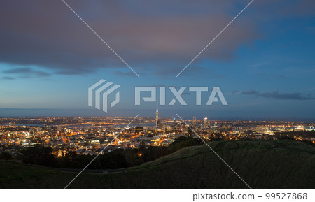 The scenery view of Auckland cityscape at night view from the summit of mount Eden volcano, North Island, New Zealand. The scenery view of Auckland cityscape at night view from the summit of mount Eden volcano, North Island, New Zealand. 99527868