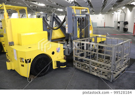 Side forks of the Maritime Self-Defense Force supply ship Mashu 99528184