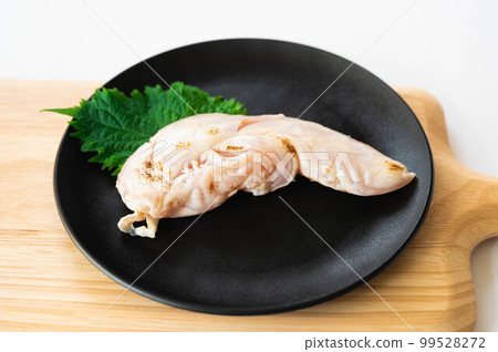 Tataki chicken on a black plate 99528272