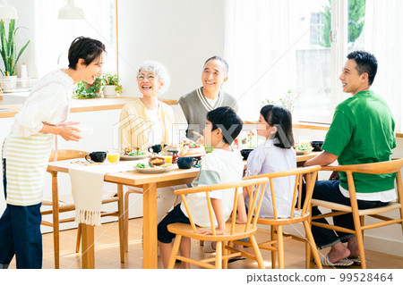 三代家人吃 99528464