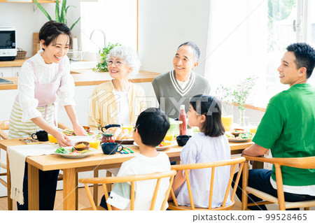 Three generations family to eat Three generations family to eat 99528465
