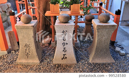 Sumiyoshi Taisha Grand Shrine Omokaru Stone (Sumiyoshi Ward, Osaka City, Osaka Prefecture) 99528580