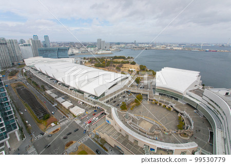 從較高樓層看國立會議廳、Pacifico Yokohama、Minato Mirai 99530779