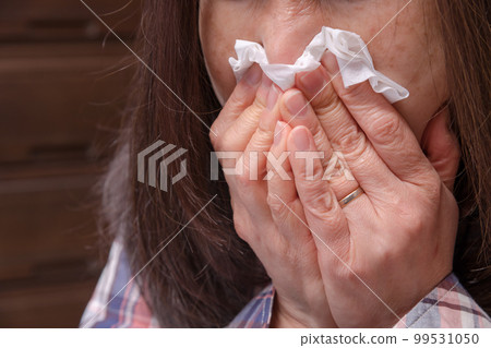 [Woman blowing her nose] 99531050