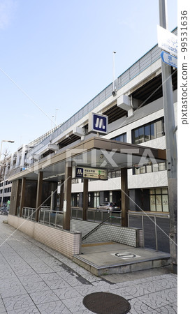 Exit 4 of Sakaisuji-Hommachi Station (Senba Higashi) on the Osaka Metro Sakaisuji Line and Chuo Line Exit 4 of Sakaisuji-Hommachi Station (Senba Higashi) on the Osaka Metro Sakaisuji Line and Chuo Line 99531636