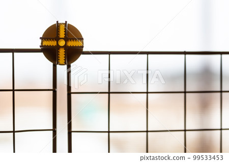 Selective focus on a connecting block on a modular wire cage shelving system 99533453