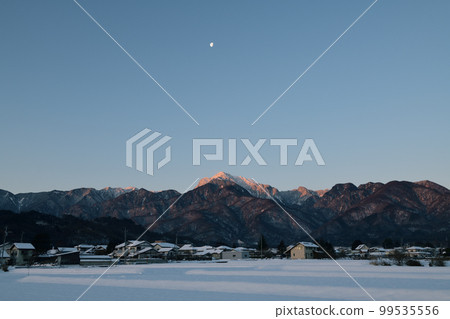 Hakushu-cho, Hokuto City, the remaining moon with an age of 19.3 above the snowy mountains and cityscape Hakushu-cho, Hokuto City, the remaining moon with an age of 19.3 above the snowy mountains and cityscape 99535556