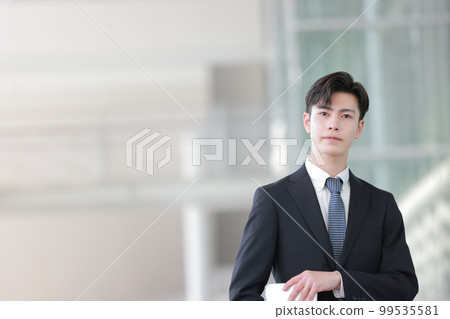 Businessman holding a tablet with both hands_1 99535581