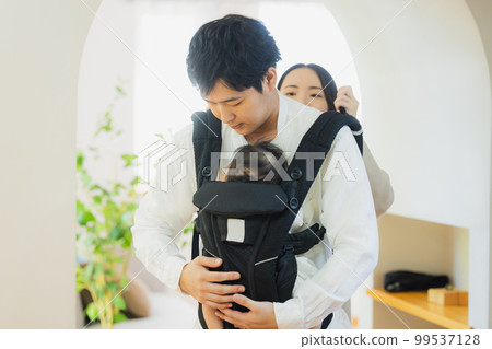 Family outing 99537128