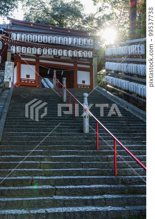 Kitazui Shinmon Gate of Kibitsu Shrine in Kibitsu, Kita Ward, Okayama City, Okayama Prefecture, Japan 99537738