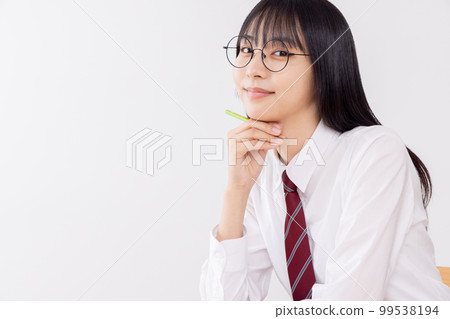 認真聽課的女高中生 99538194