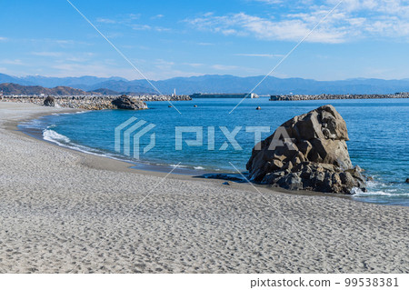 Cape Ryuzu and the sandy beach of Katsurahama Park seen from Cape Ryuo at Katsurahama in Urado, Kochi City, Kochi Prefecture, Japan 99538381