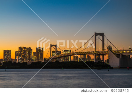 Tokyo Rainbow Bridge evening view 99538745
