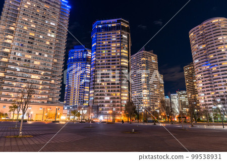 《神奈川縣》橫濱港未來塔公寓的夜景 99538931