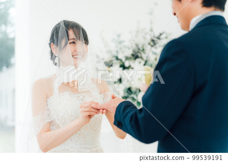 Bride and groom exchanging rings at the wedding hall (wedding ring, marriage ring, wedding, bridal) 99539191