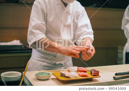 【#Edo-mae sushi】Craftsmen's hands 99541009