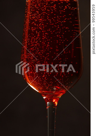 冰鎮桃紅香檳(起泡酒) 冰鎮桃紅香檳(起泡酒) 99543959