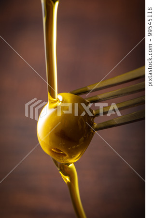 Olive oil  99545118