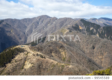 From the summit of Higashitanzawa Sannoto [Kanagawa Prefecture] Omote Ridge and Mt. Tonodake [Winter] 99545589
