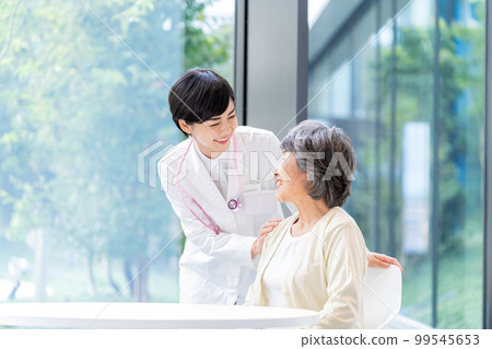 Senior and medical personnel shooting cooperation "LINK FOREST" 99545653