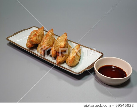 是貢滿都。 是貢滿都。 99546028