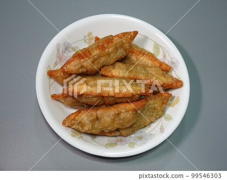 是貢滿都。 99546303