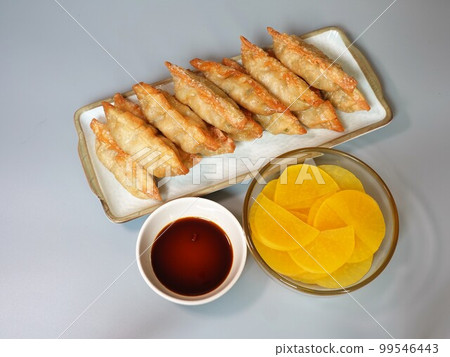 是貢滿都。 是貢滿都。 99546443