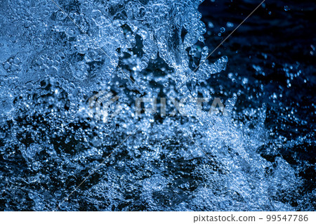 飛濺（藍色背景） 99547786