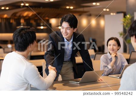 握手業務談判合同締結談判夥伴 99548242