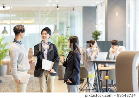 在設計師辦公室工作的人 99548734