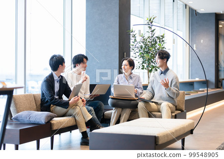 在設計師辦公室工作的人 在設計師辦公室工作的人 99548905